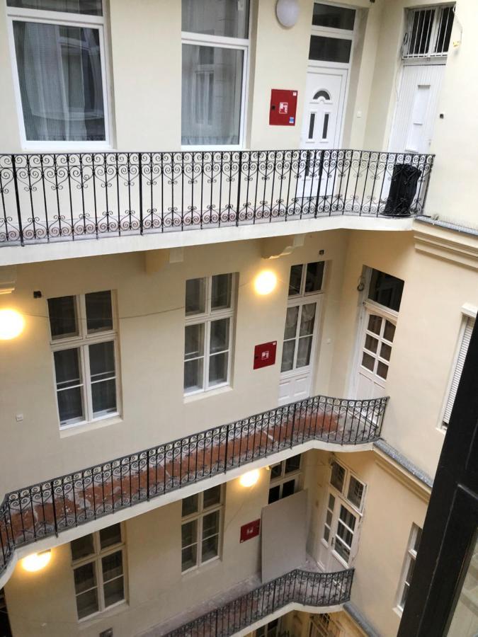 Pau18 Apartments Budapeste Exterior foto