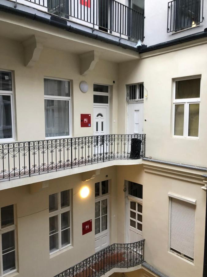 Pau18 Apartments Budapeste Exterior foto